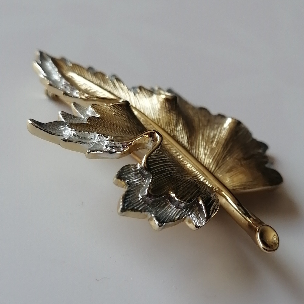 🇨🇦 Vintage Sarah Coventry Brooch Two-tone Maple Leaf Nature Choice Series - Picture 6 of 10
